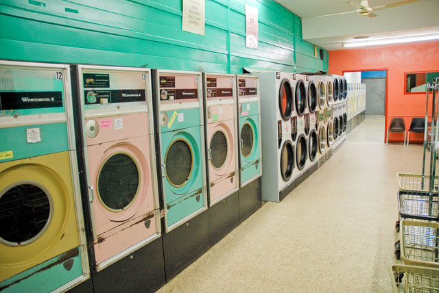 Holland's 24 Hour Laundromat: Akron Laundry Service Open Late